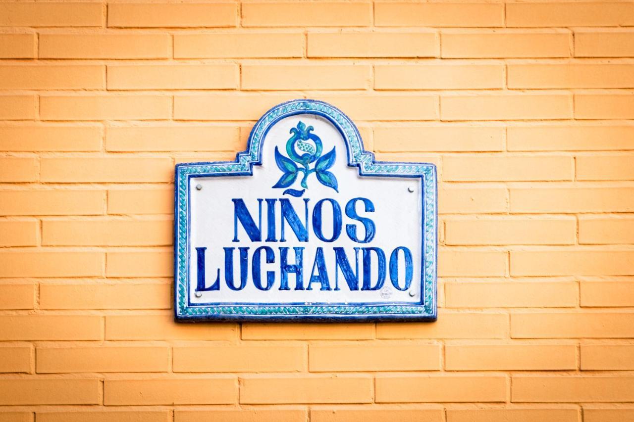 Niños Luchando Granada Exterior foto